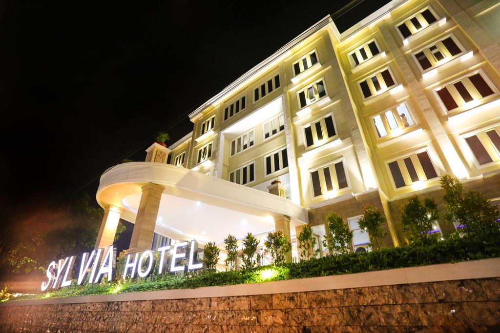 Sylvia Hotel Premier Kupang Kupang (East Nusa Tenggara) Exterior foto