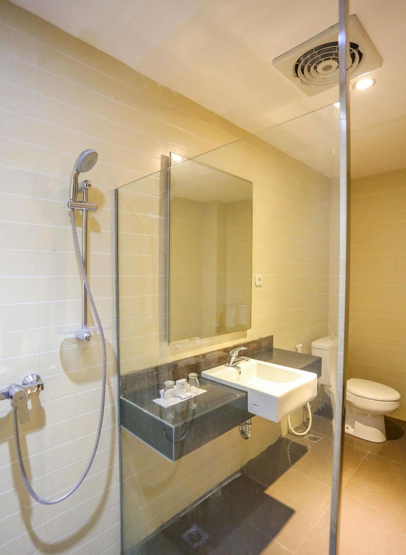 Sylvia Hotel Premier Kupang Kupang (East Nusa Tenggara) Exterior foto