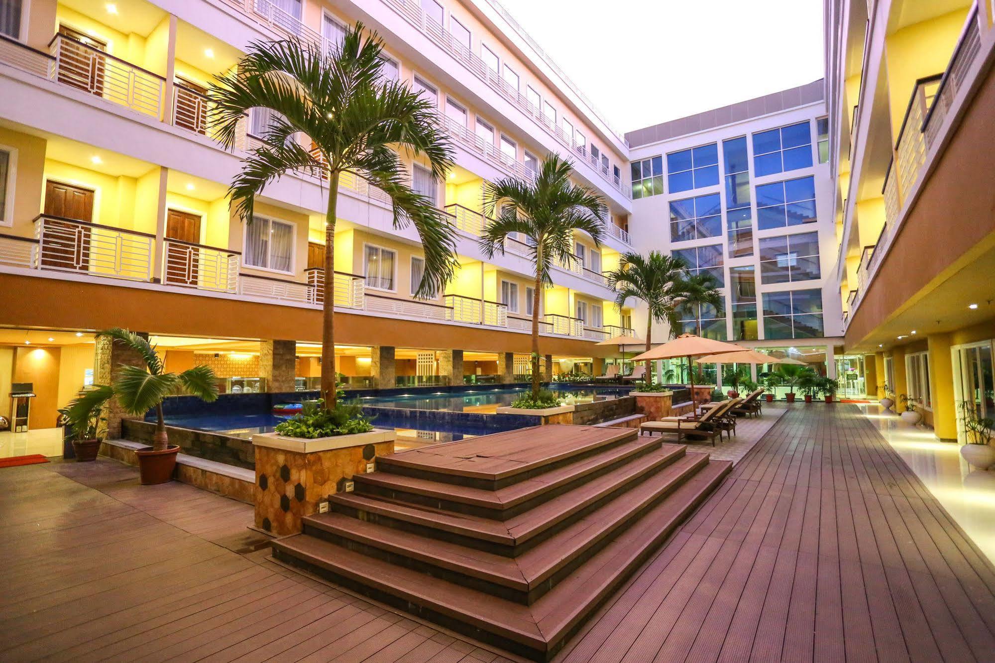 Sylvia Hotel Premier Kupang Kupang (East Nusa Tenggara) Exterior foto